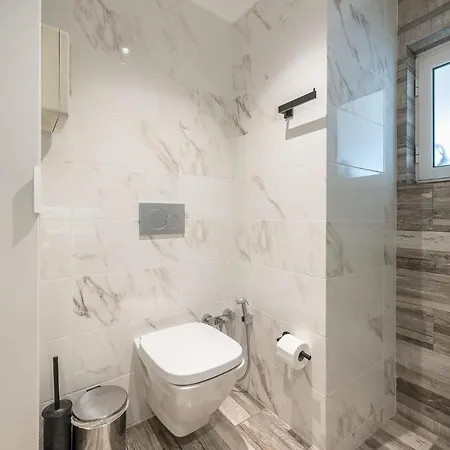 Petralona Stylish Penthouse Apartment *